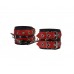 Кожаные наручники Sitabella с коротким ремешком с двумя карабинами на концах - черно-красные